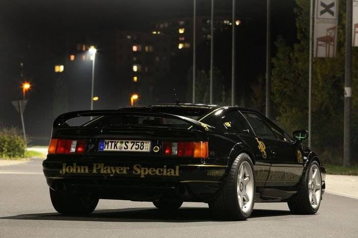 Cam-Shaft adereza al Lotus Esprit con un poco de John Player Special