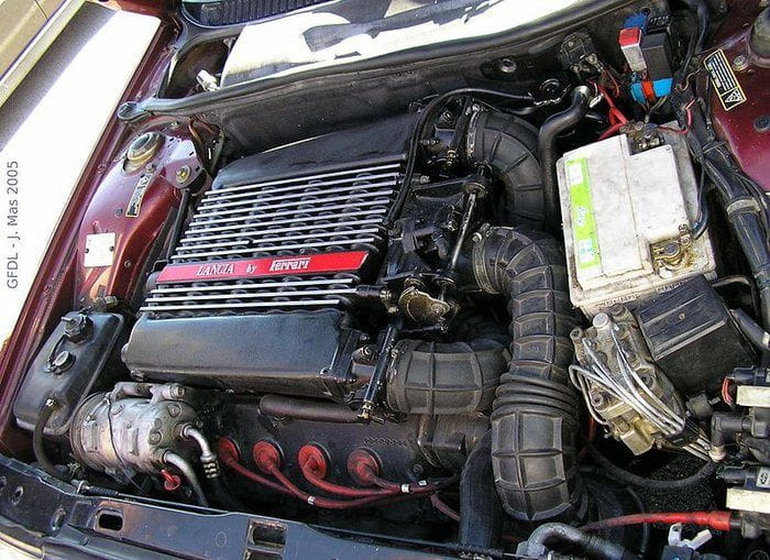 Motor del Lancia Thema 8.32 by Ferrari
