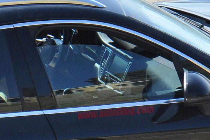 El Porsche Macan posa para las cámaras mostrándonos también su interior