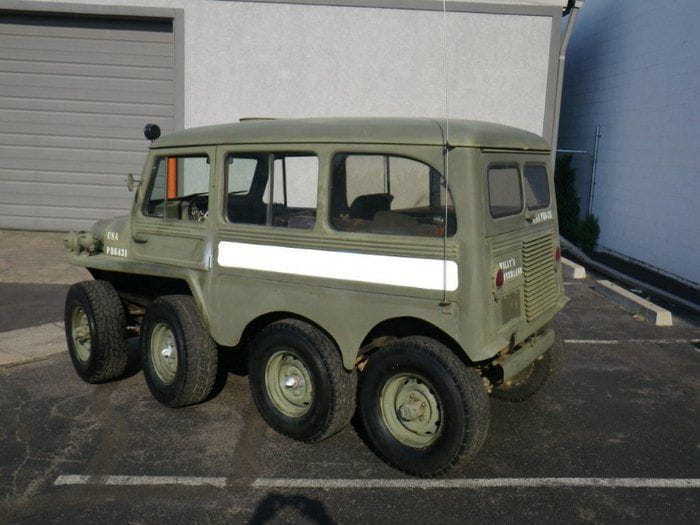 Tracción a las ccho ruedas y motor V8 Corvette para un Jeep Willys único