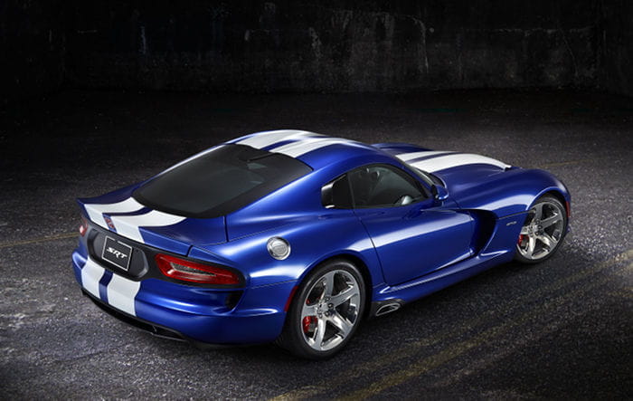 El SRT Viper se viste con el tradicional traje blanquiazul para su lanzamiento