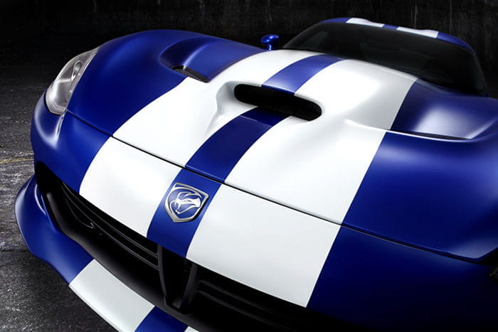 El SRT Viper se viste con el tradicional traje blanquiazul para su lanzamiento