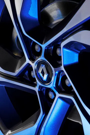 Vista lateral del Renault Mégane destacando su diseño aerodinámico y modernas llantas.