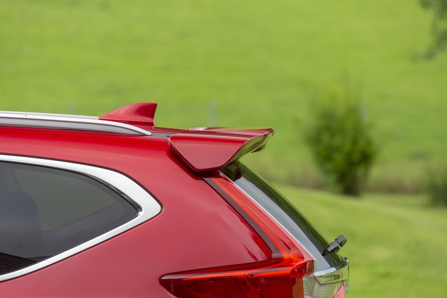 Vista parcial alerón trasero del Honda CR-V realzando su estética deportiva.