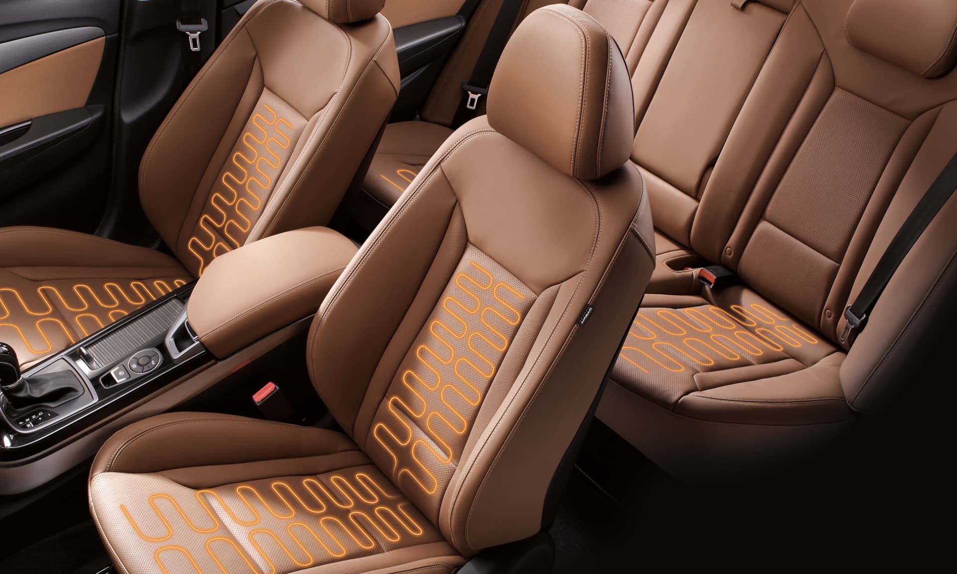 Vista de los asientos de cuero marrón del Hyundai i40, detalle de la costura y calidad.