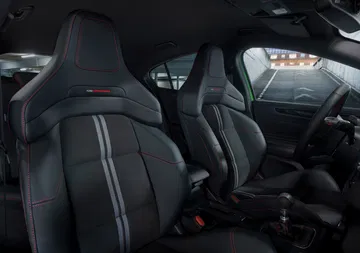 Asientos deportivos con tapizado premium del Ford Focus.