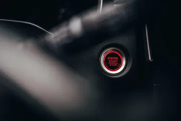 Detalle del botón de arranque del Honda CR-V, símbolo de modernidad.