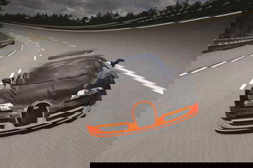 Perspectiva dinámica del Bugatti Veyron sobre asfalto de circuito