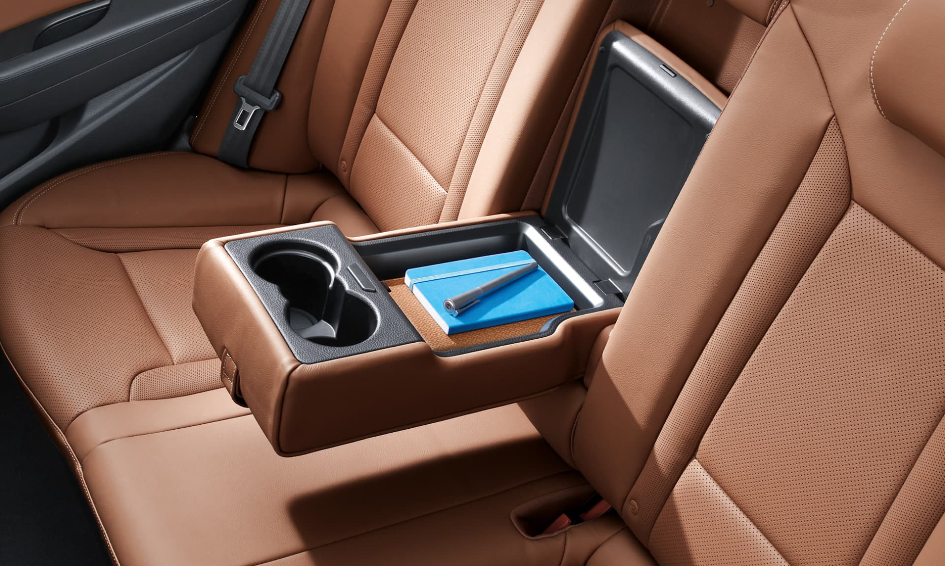 Vista de la consola central con acabados premium en el Hyundai i40.