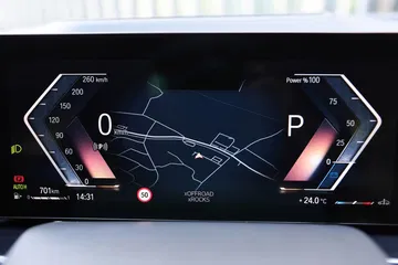 Vista del avanzado cuadro de instrumentos digital del BMW X5.