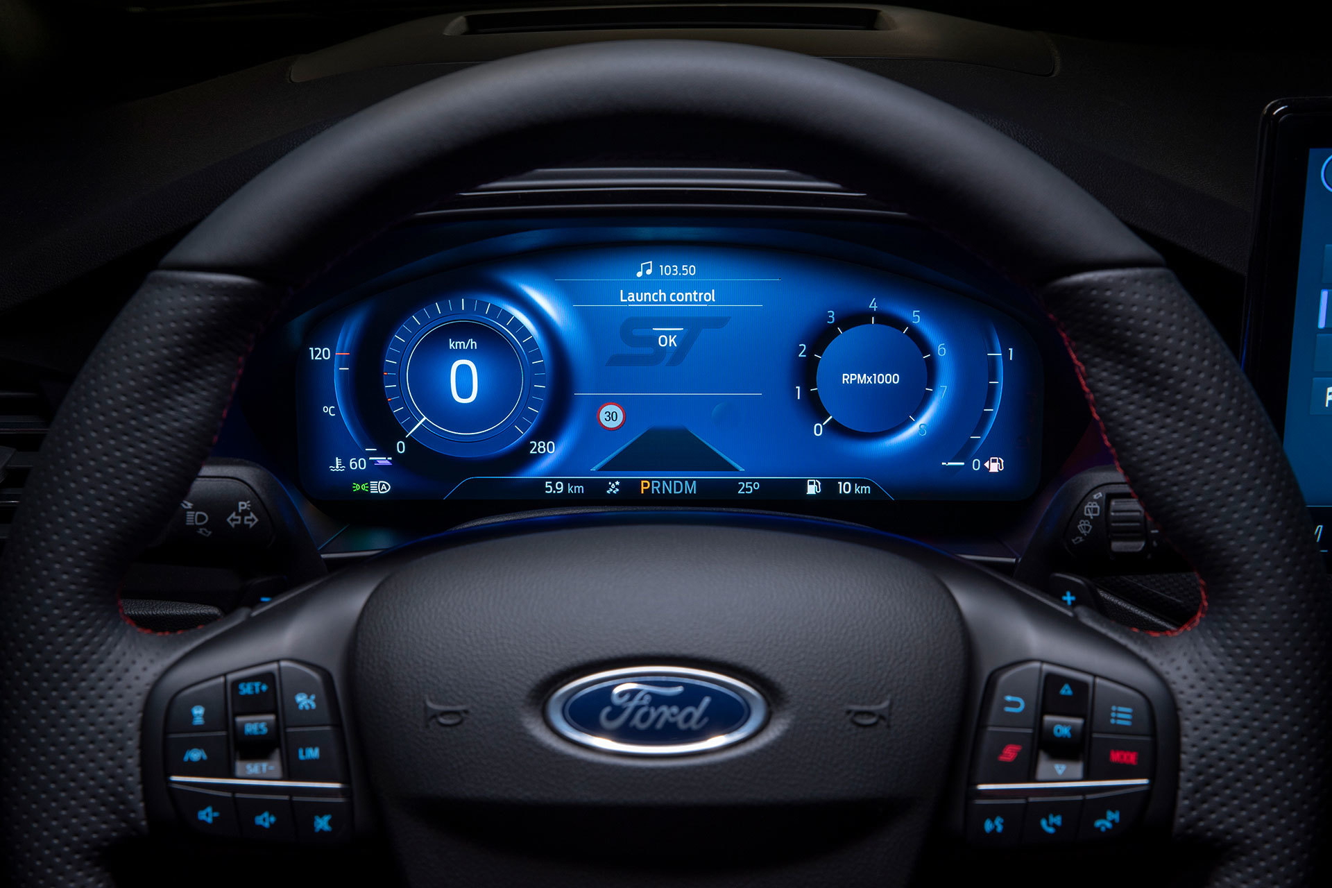 Vista del sofisticado cuadro de instrumentos digital del Ford Focus.