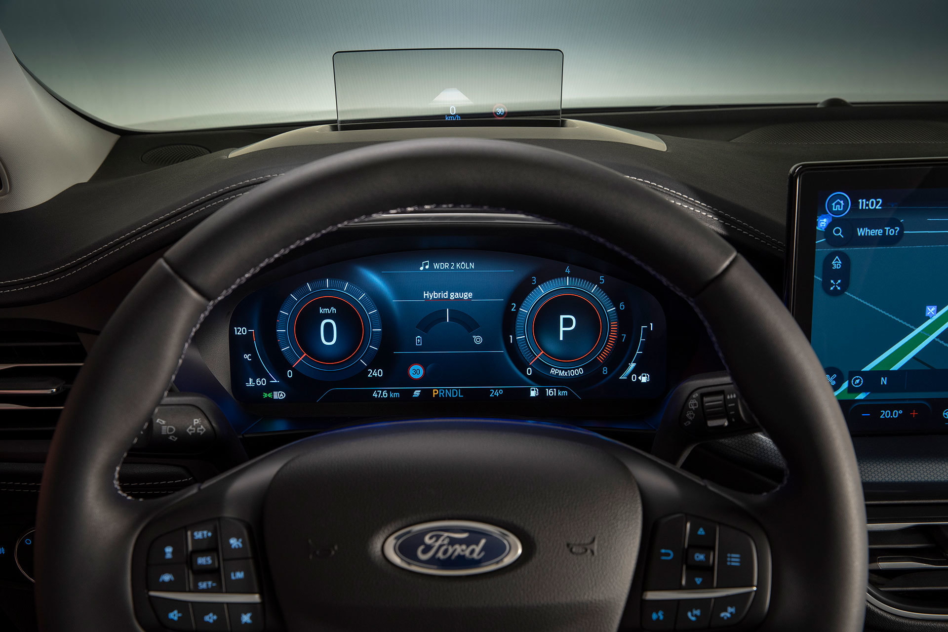 Vista detallada del cuadro de instrumentos digital del Ford Focus.