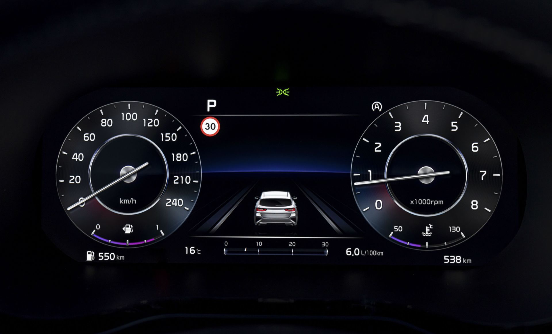 Vista del cuadro de instrumentos digital del Kia Ceed, con iluminación clara y legible.