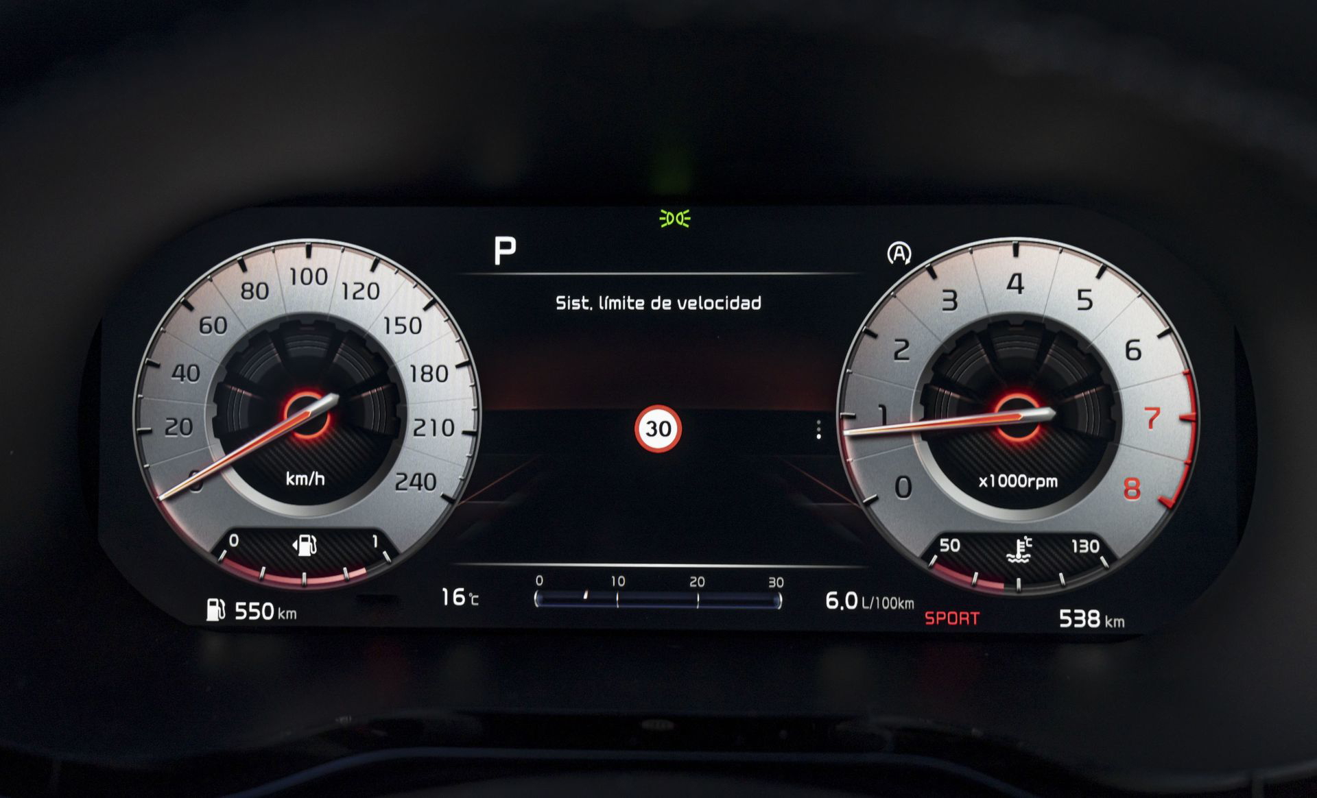 Vista del cuadro de instrumentos del Kia Ceed, con velocidad y revoluciones claramente visibles.