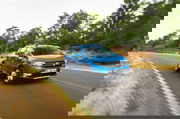 Vista dinámica del Dacia Sandero Stepway en movimiento.