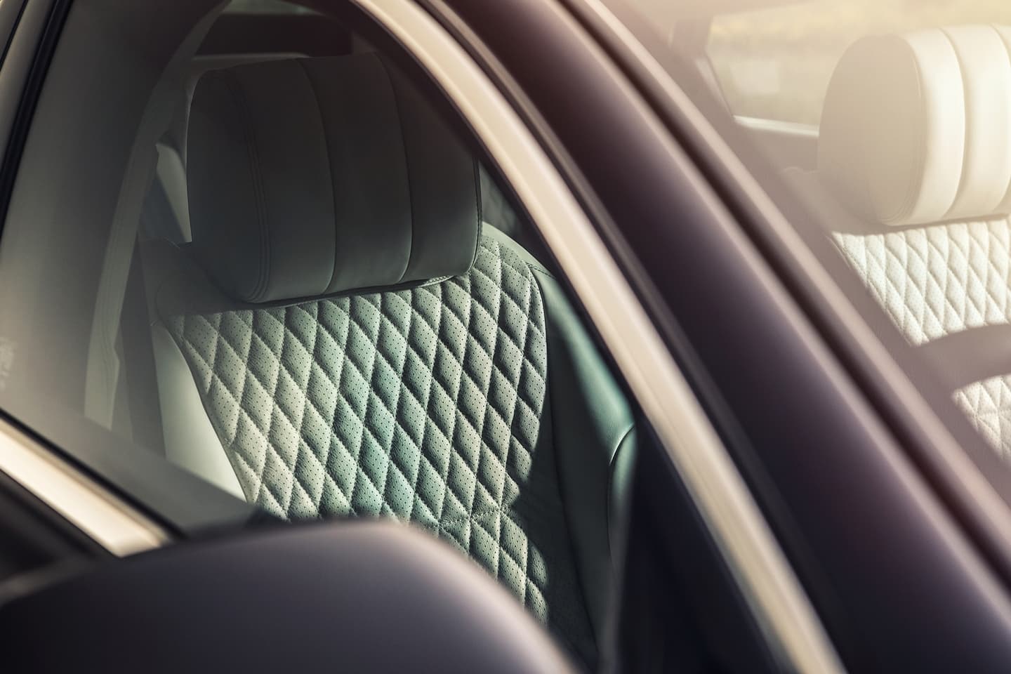 Vista del exclusivo patrón de los asientos del Jaguar XJ, sinónimo de lujo y confort.