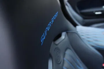 Vista del bordado exclusivo 'Veyron' en el interior de un Bugatti.