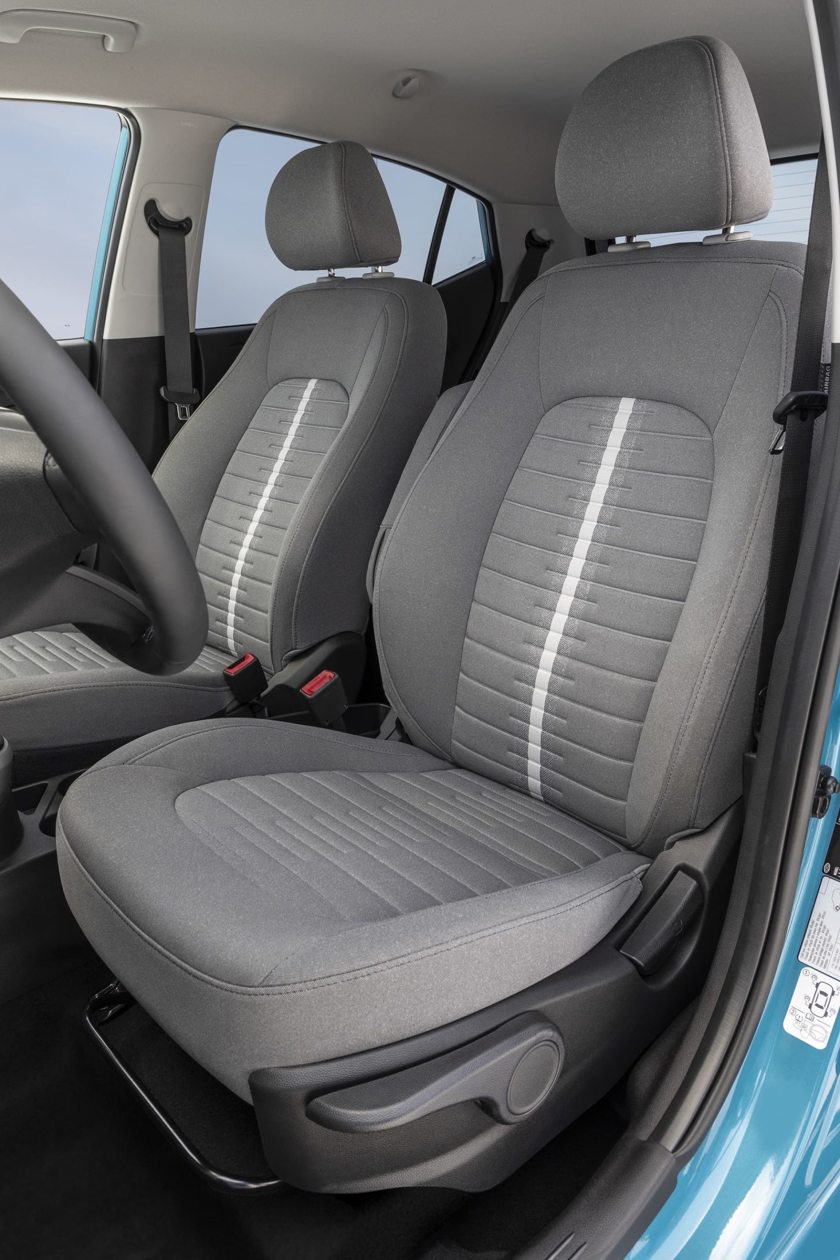 Elegante diseño de los asientos del Hyundai i10, con tapicería moderna y confortable.