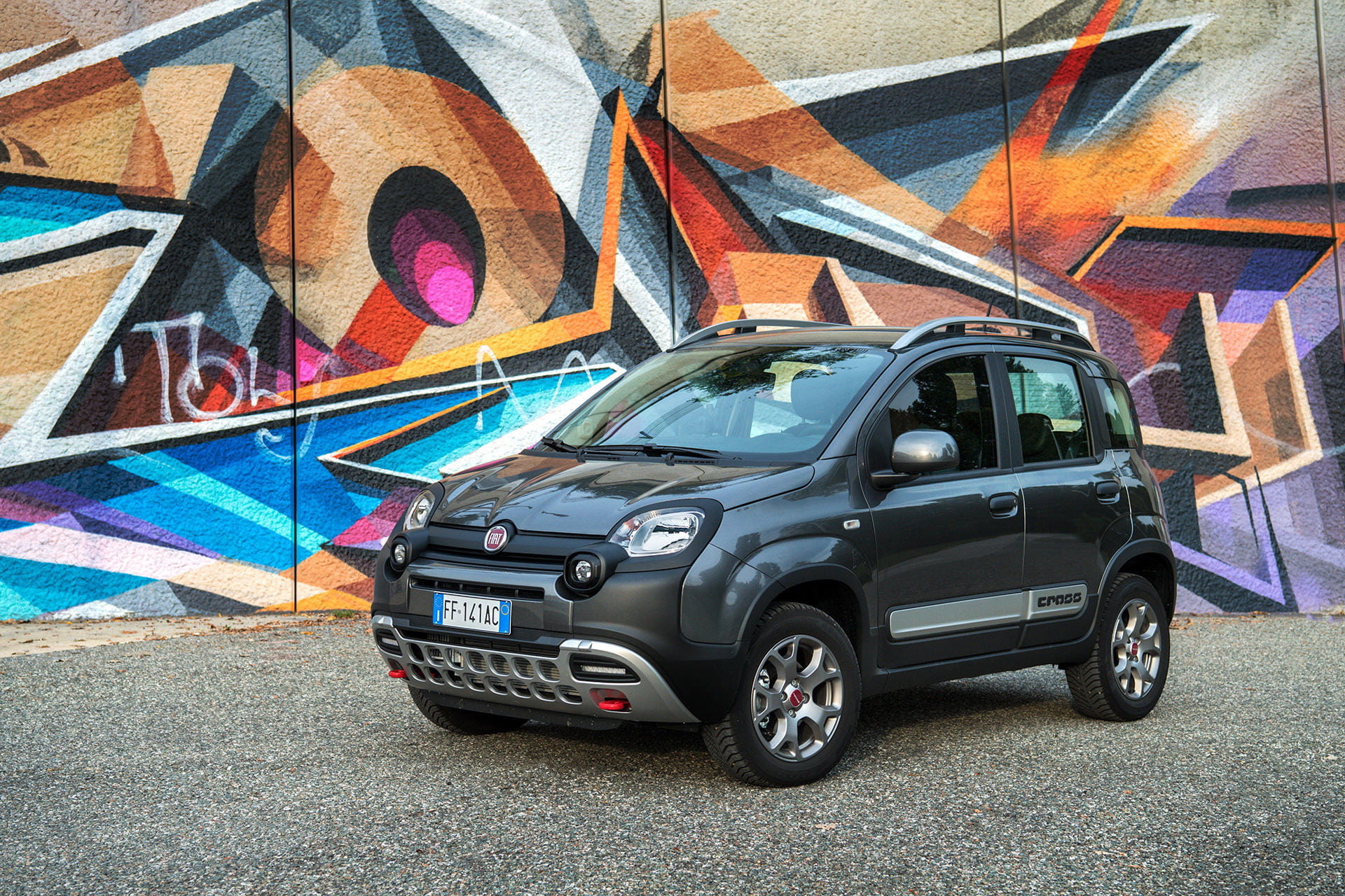 Vista angular del Fiat Panda resaltando su diseño compacto