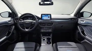 Vista del salpicadero y sistema multimedia del Ford Focus.