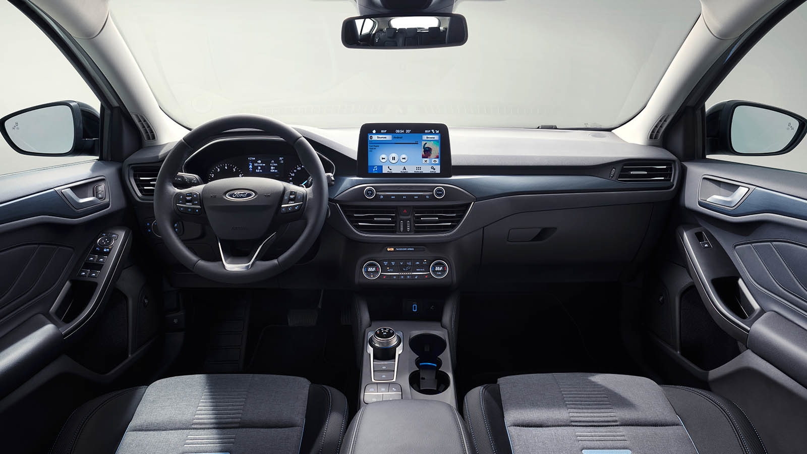 Vista del salpicadero y sistema multimedia del Ford Focus.