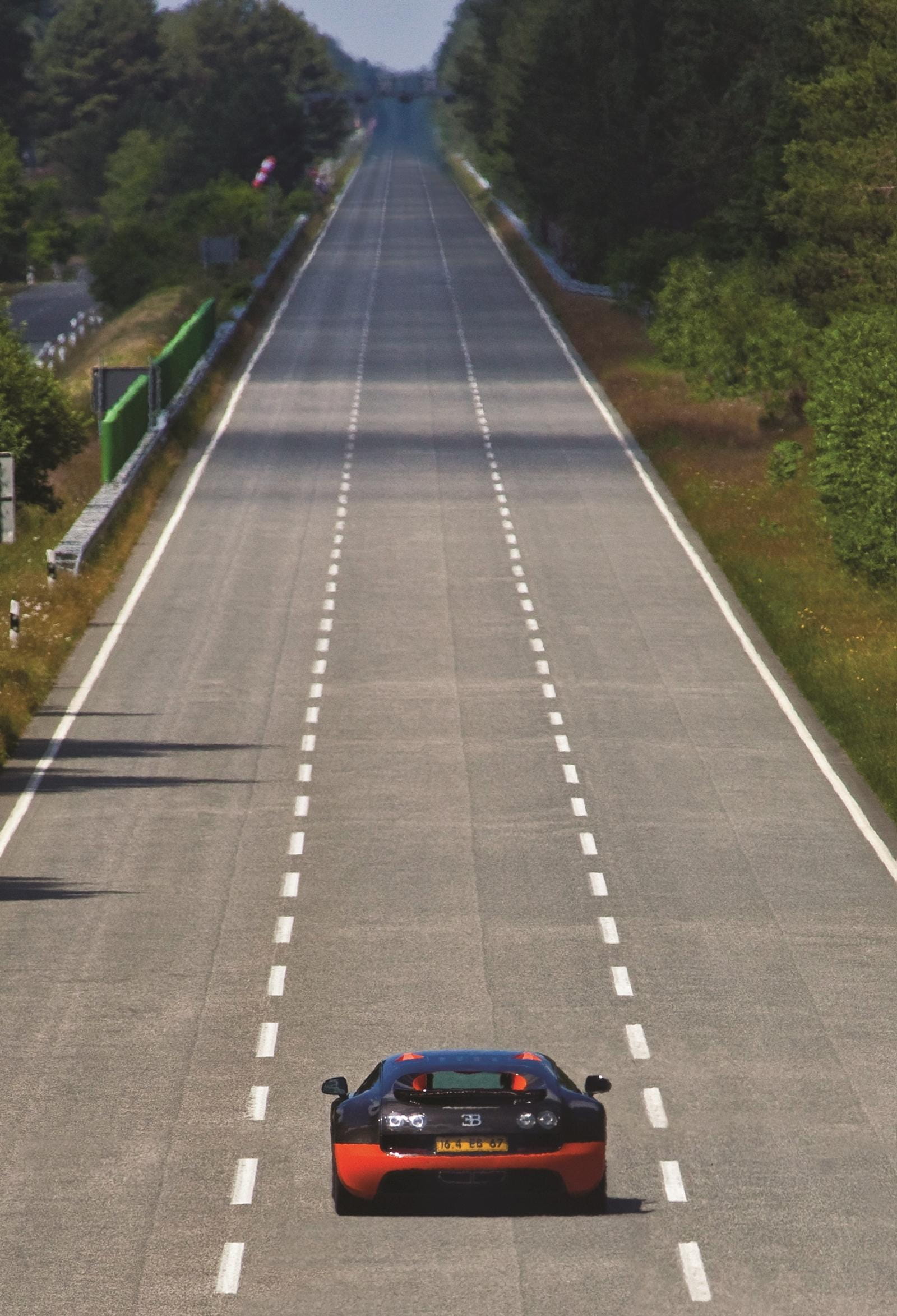 La imagen no muestra un coche Bugatti Veyron ni ningún detalle de automóvil.