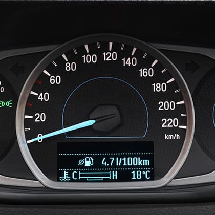 Panel de instrumentos del Ford Ka mostrando velocímetro y datos de consumo.