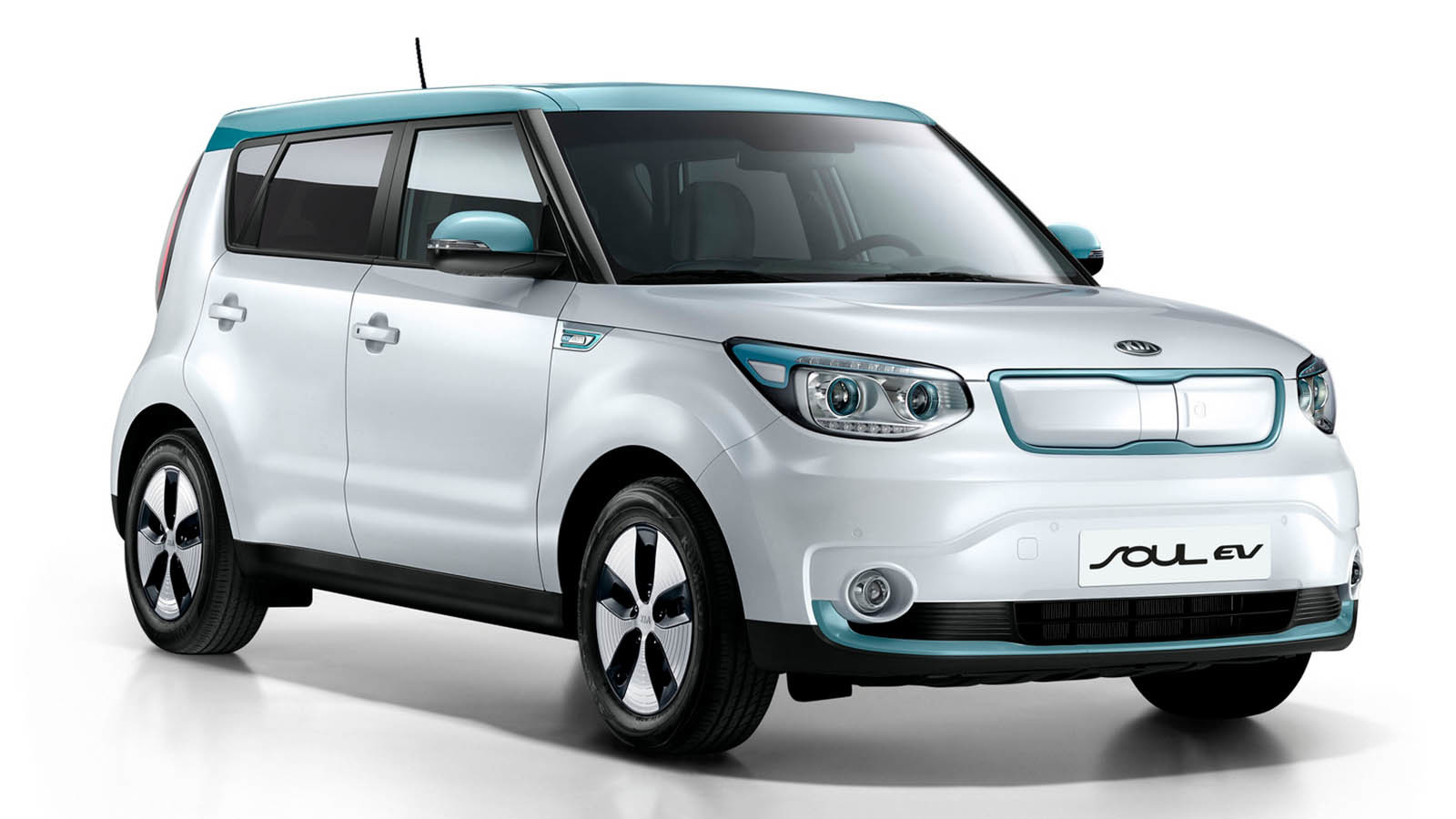 Vista angular del Kia e-Soul resaltando su diseño frontal y lateral.