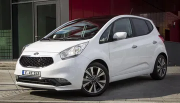 Perfil lateral del Kia Venga que muestra su diseño compacto y líneas suaves.