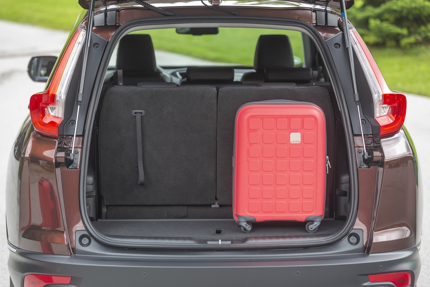 Vista del maletero Honda CR-V con su amplio espacio y cubierta.