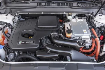 Vista del propulsor híbrido del Ford Mondeo, una combinación de eficiencia y potencia.