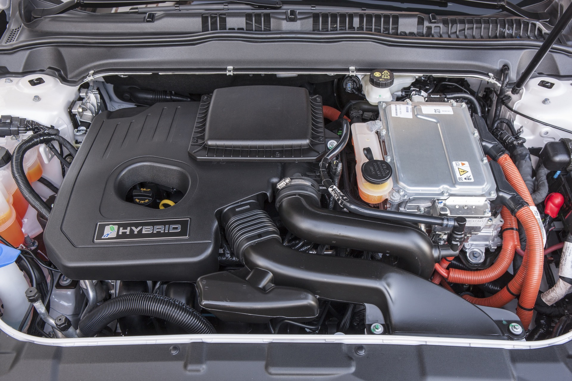 Vista del propulsor híbrido del Ford Mondeo, una combinación de eficiencia y potencia.