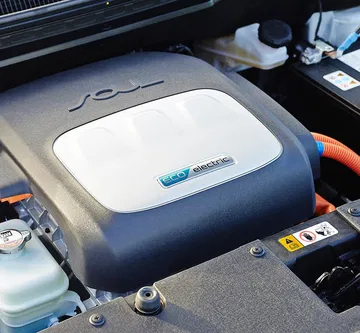 Vista del propulsor eléctrico del Kia e-Soul, resaltando su diseño y tecnología