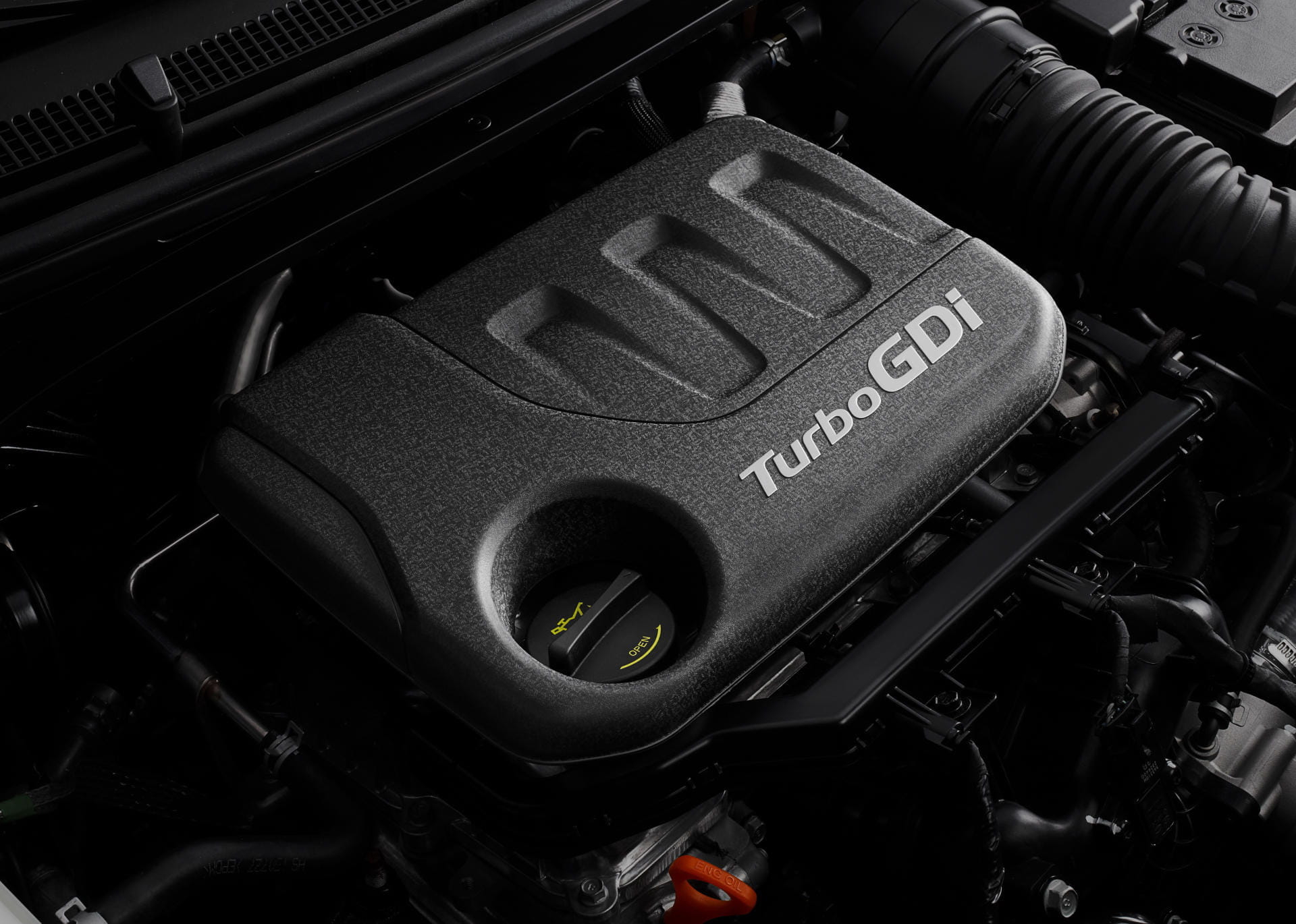 Vista del motor Turbo GDI del Hyundai i20, destacando su potencia y eficiencia.