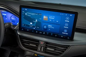 Vista del sistema de infotenimiento del Ford Focus con pantalla táctil.