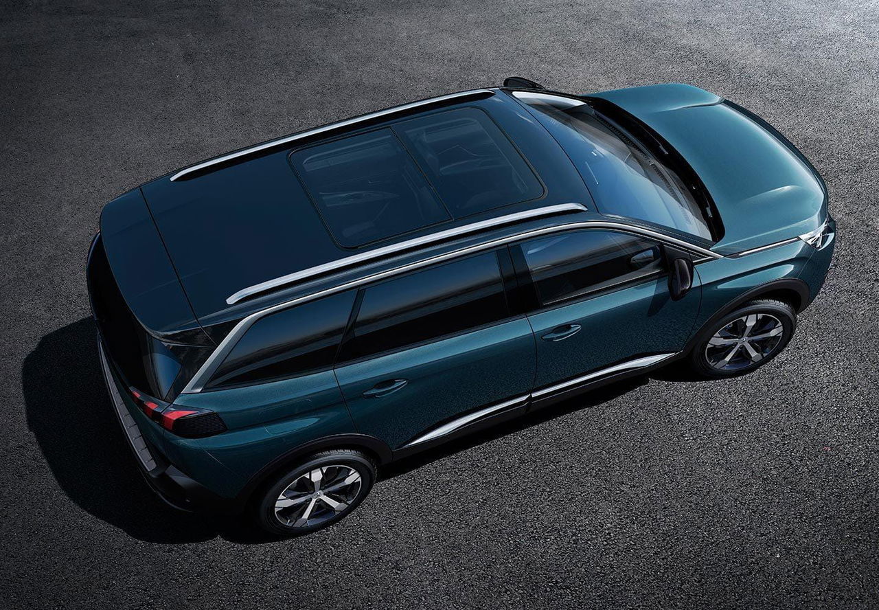 Vista superior del Peugeot 5008 destacando su línea de techo y diseño lateral