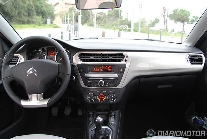 Citroën C-Elysée, prueba en Barcelona: volante y salpicadero