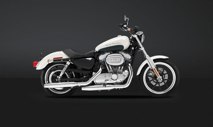 Harley-Davidson Superlow XL883L, divertida, sencilla y asequible