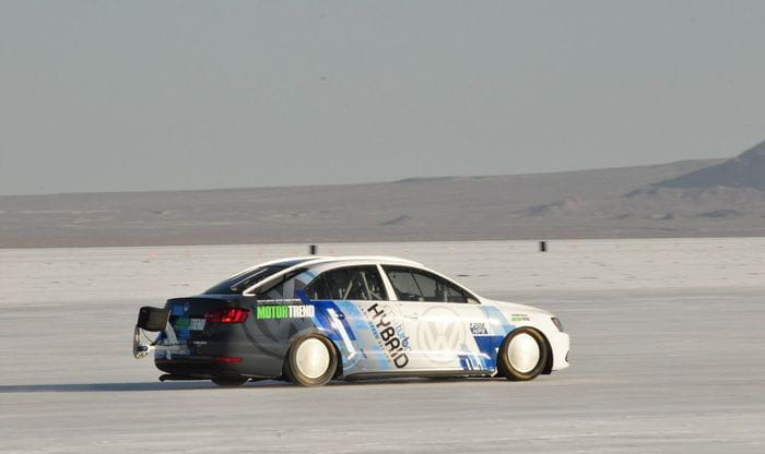 Volkswagen rompe la barrera de los 300 km/h con un Jetta Hybrid modificado