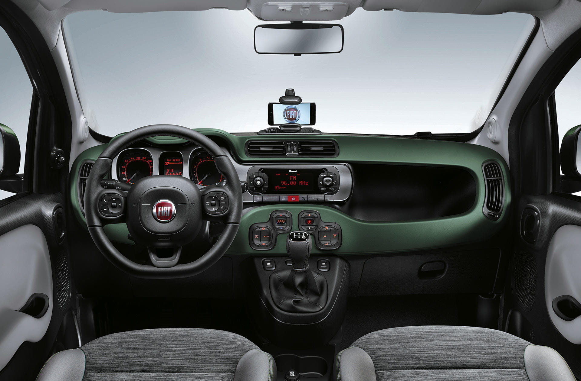Vista del salpicadero del Fiat Panda con volante y cuadro de instrumentos visible.