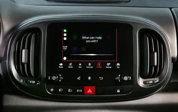 Vista del sistema de infotainment Uconnect del Fiat 500L.
