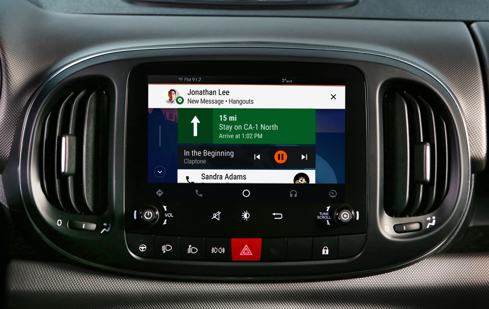 Vista del sistema de infotainment Uconnect del Fiat 500L.