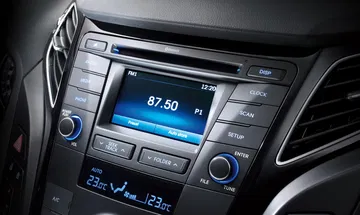 Vista detallada del sistema de infotainment del Hyundai i40.