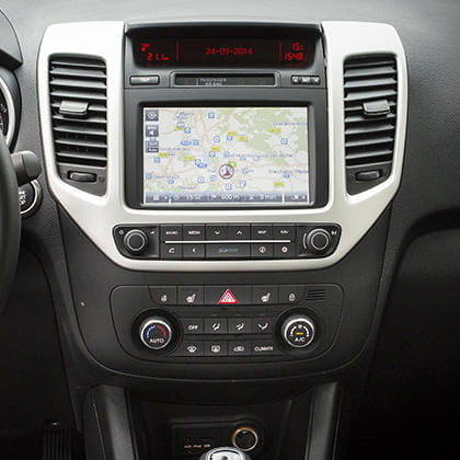 Sistema de navegación y controles del clima del Kia Venga.