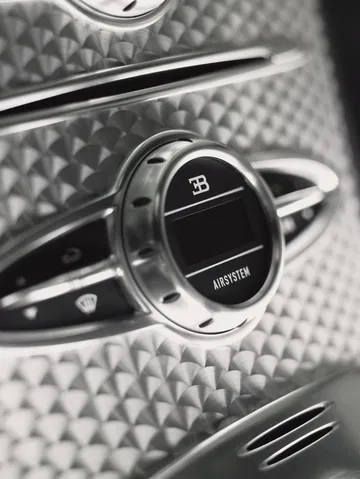 Velocímetro analógico del Bugatti Veyron con detalle exclusivo.