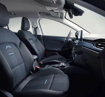 Vista de los asientos delanteros del Ford Focus con detalle de tapicería.