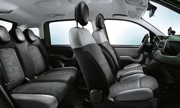 Vista completa de los asientos del Fiat Panda, mostrando tapicería y diseño ergonómico.