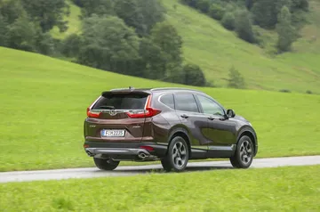 Perfil trasero del Honda CR-V destacando su diseño y líneas.