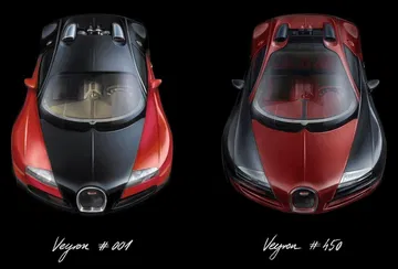 Dos perspectivas superiores del Bugatti Veyron, mostrando su diseño distintivo.
