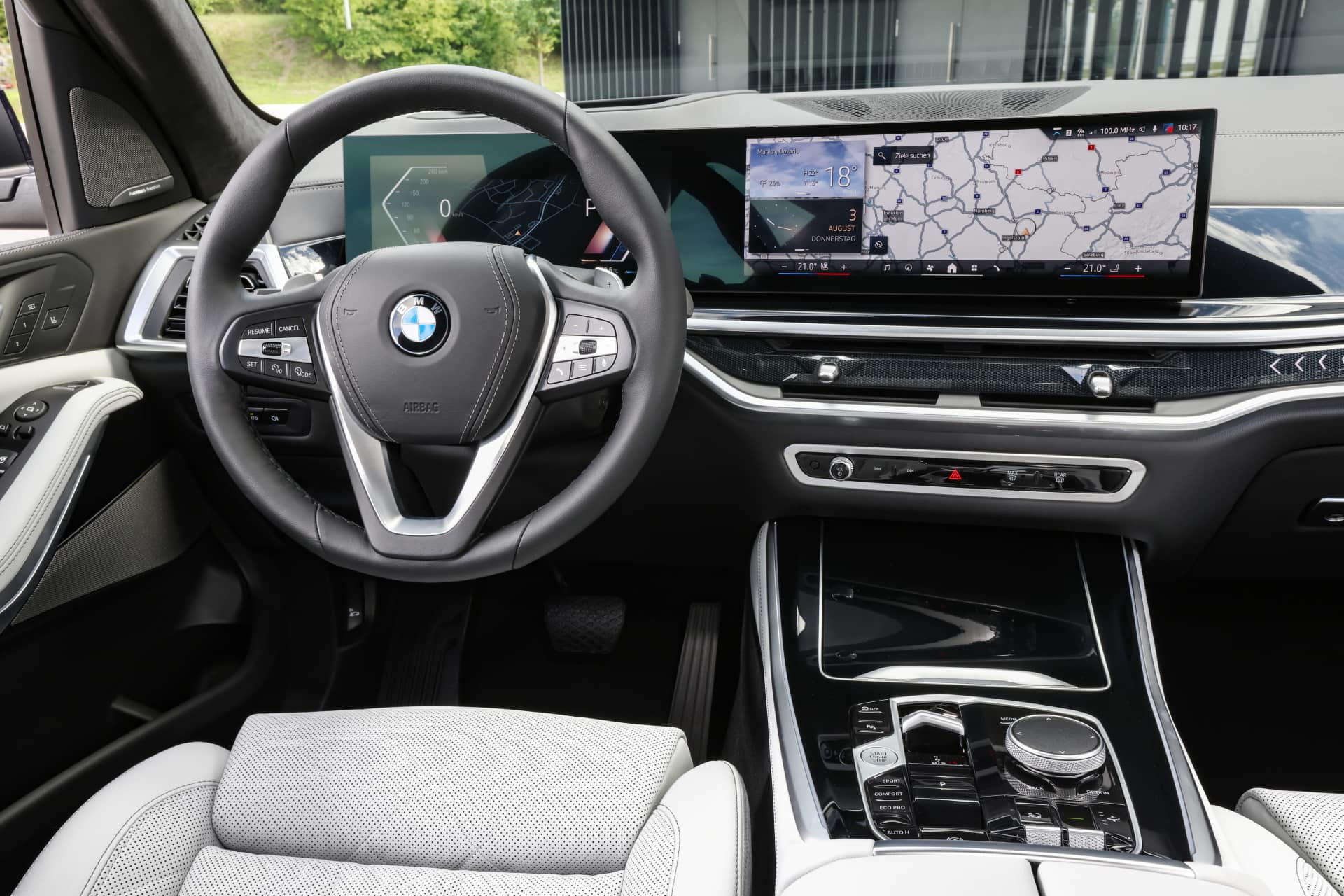 Vista del volante e instrumentación digital del BMW X5.